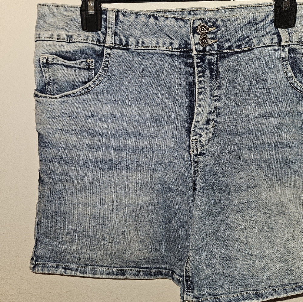 Copper Flash Womans Mid Rise Jean Shorts Size 16 - Picture 3 of 15